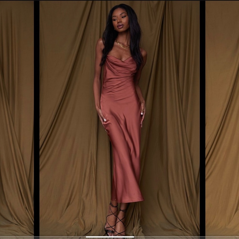 Rust colored midi dress. Never worn. Size medium.